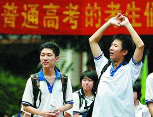 2015年，浙江学院入学考试充满了作文：它似乎已经消失了。 _1000字