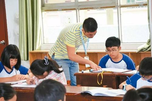 “火星”充满了台湾的联合报告，以增强学生的作文能力