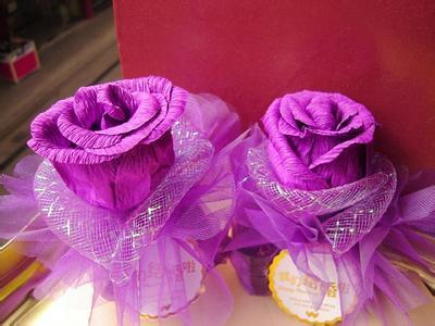 想象成分：紫色的花朵