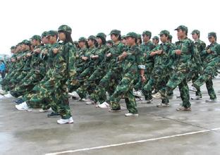 关于军事训练成分：社会实践 - 军事训练经验_900字