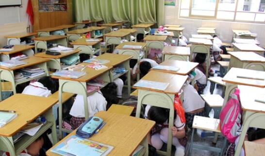 [纪念教师节]周伊兰的地震4次在教室里救援52名学生