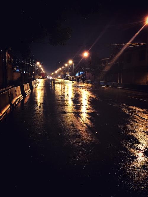 那个下雨的夜晚_1200字